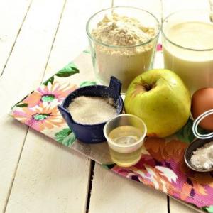 Пышные яблочные оладьи на кефире — бесподобный рецепт